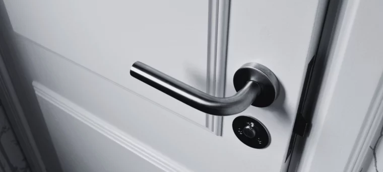 comment ouvrir et fermer une porte